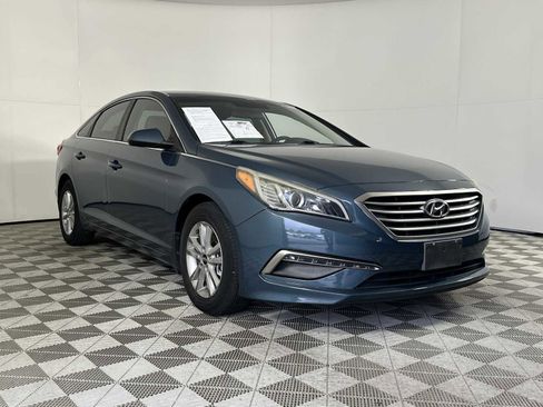 Used 2015 Hyundai Sonata SE image 2