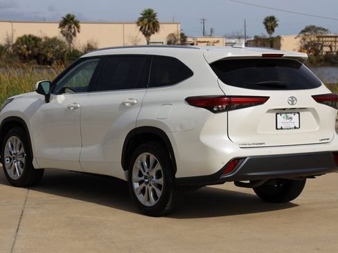 Certified 2021 Toyota Highlander Limited image 6