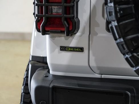 Used 2022 Jeep Wrangler Unlimited Rubicon AWD/4WD image 36