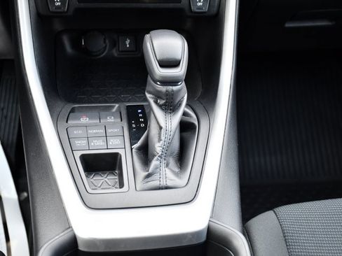 Used 2020 Toyota RAV4 LE image 23