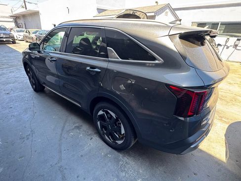 Used 2025 Kia Sorento SX Prestige AWD/4WD image 4