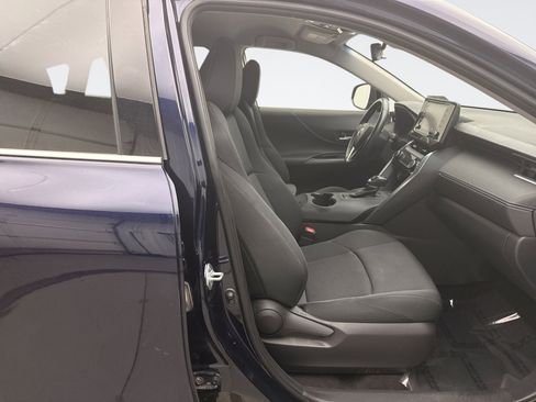 Used 2022 Toyota Venza LE image 17