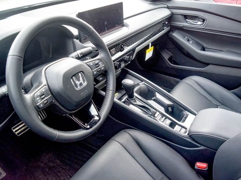 Used 2025 Honda Accord Sport image 11