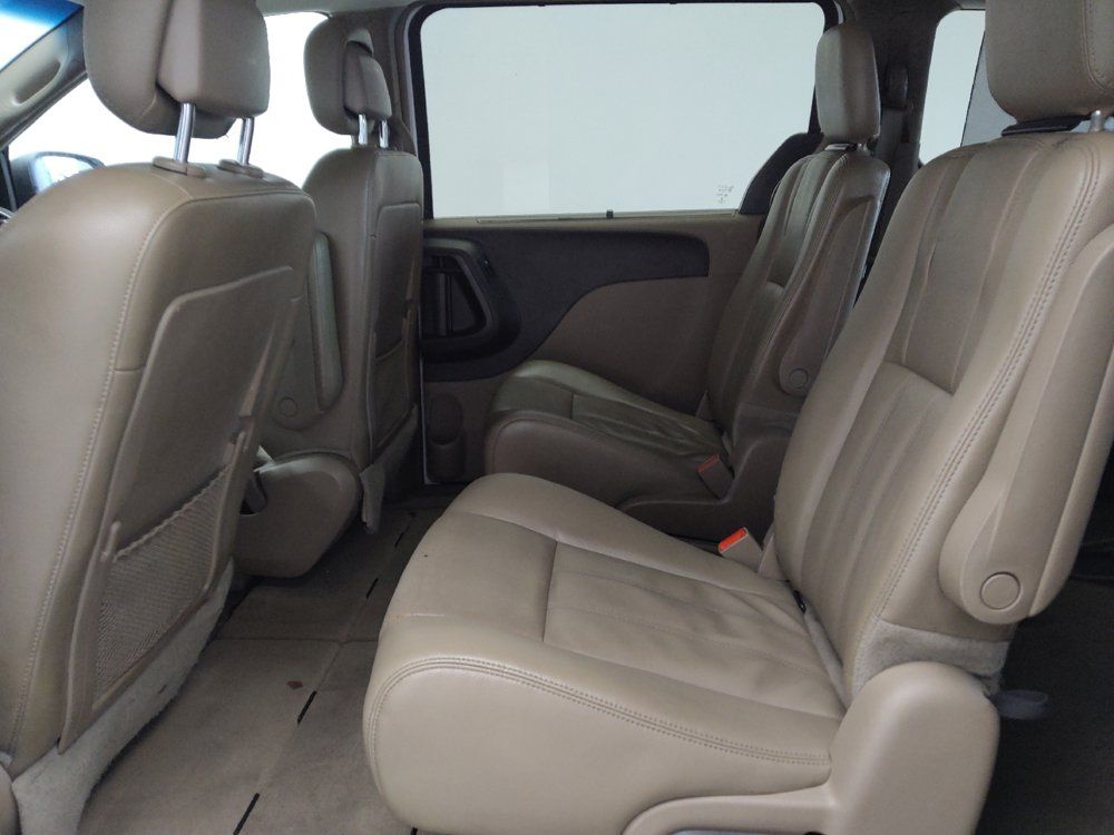 Used 2015 Chrysler Town & Country Touring FWD image 18