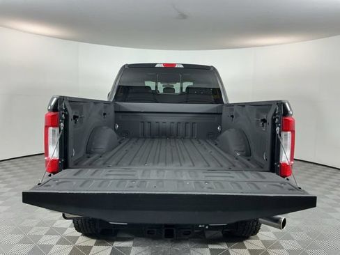 Used 2017 Ford F350 XLT w/ XLT Premium Package AWD/4WD image 7