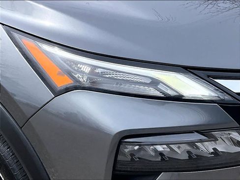 Used 2024 Nissan Rogue SV image 31