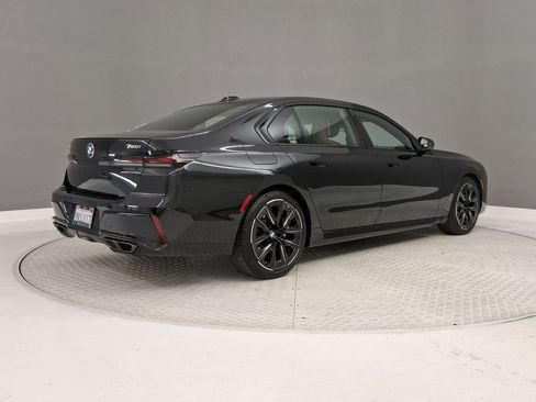 Used 2025 BMW 760i xDrive AWD/4WD image 7