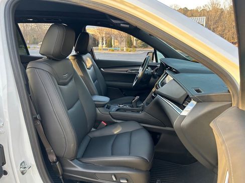 Used 2025 Cadillac XT6 Luxury image 49