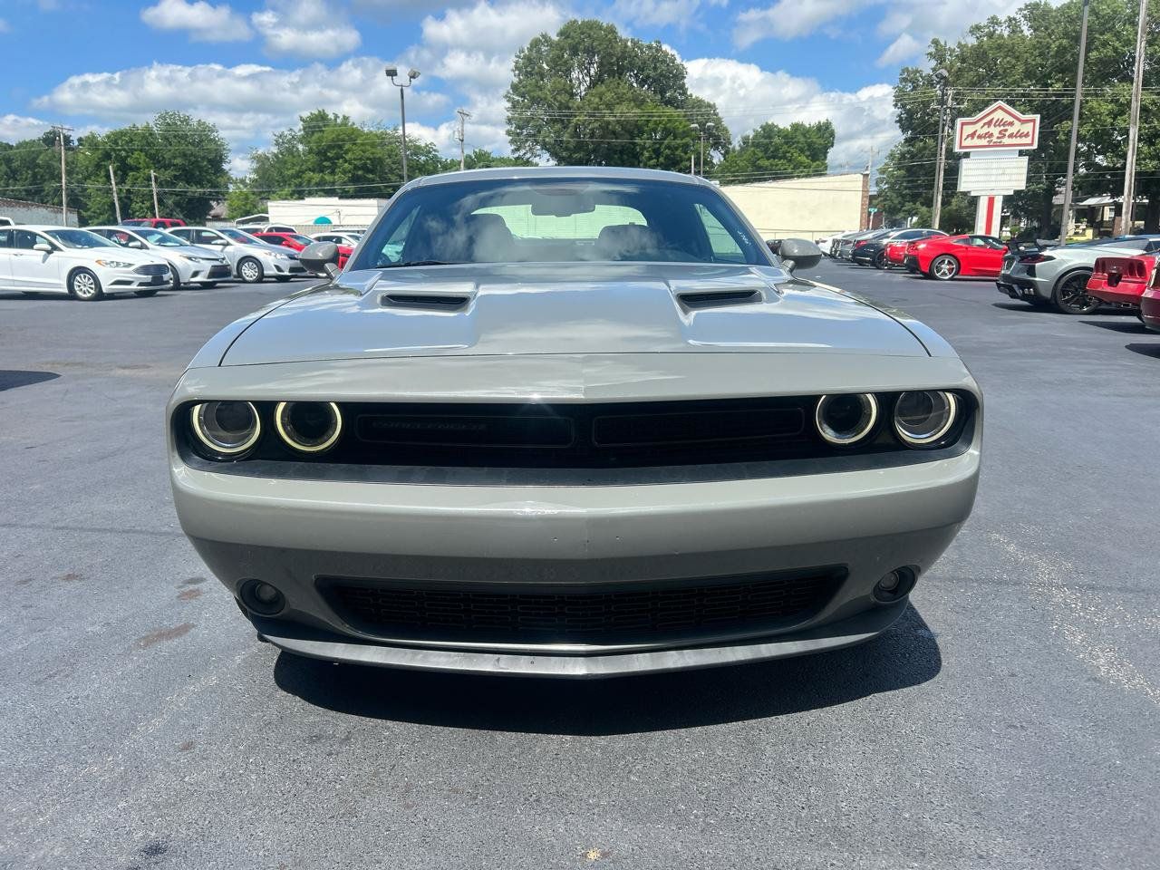 Used 2018 Dodge Challenger SXT w/ Blacktop Package RWD image 2