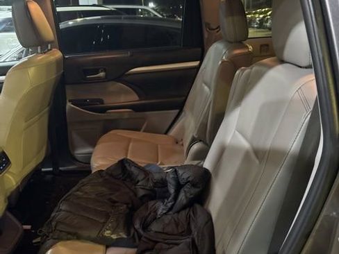 Used 2019 Toyota Highlander XLE image 7