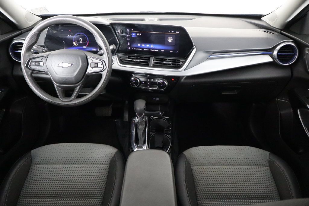 Used 2024 Chevrolet Trax LT FWD image 13