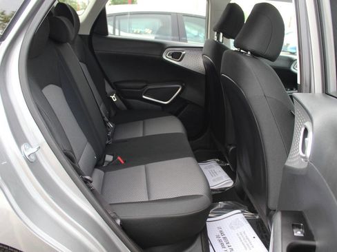 Used 2025 Kia Soul LX w/ LX Technology Package FWD image 11