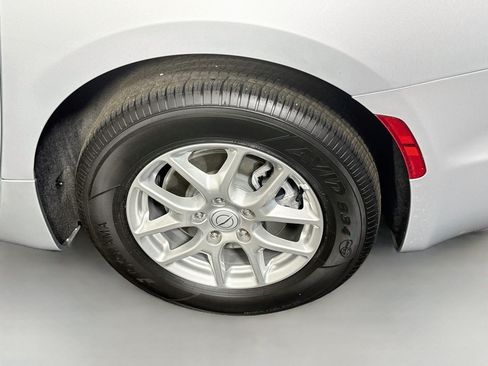 Used 2026 Chrysler Pacifica Select FWD image 35
