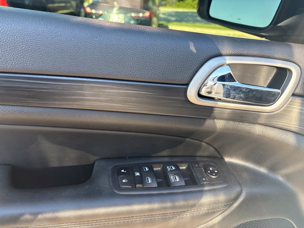 Used 2021 Jeep Grand Cherokee Laredo X AWD/4WD image 12