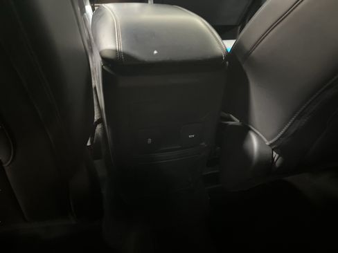 Used 2023 Ford Explorer XLT w/ Equipment Group 202A AWD/4WD image 31