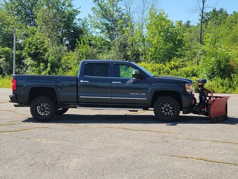 Used 2017 GMC Sierra 2500 Denali AWD/4WD image 4