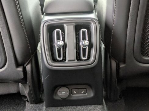 Used 2023 Volvo XC40 Recharge Core image 23