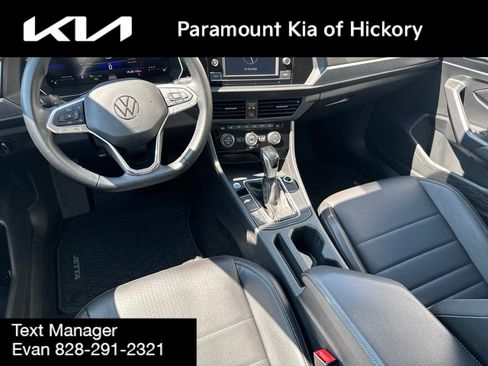 Used 2023 Volkswagen Jetta SE FWD image 15