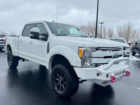 Used 2017 Ford F250 Lariat w/ FX4 Off-Road Package image 11