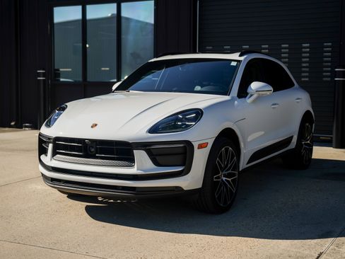 New 2026 Porsche Macan image 8