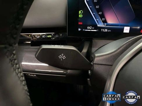 Used 2025 BMW 530i xDrive image 40