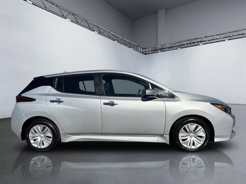 Used 2024 Nissan Leaf S image 3