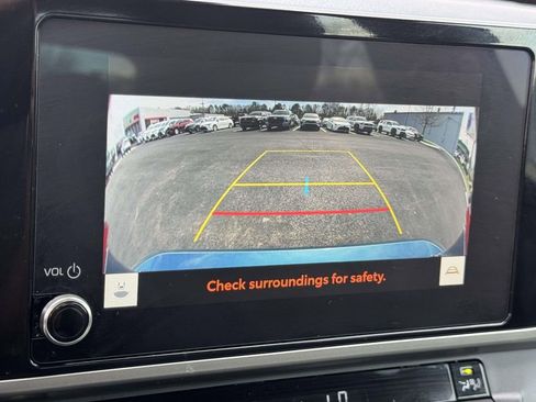 Certified 2025 Toyota Camry SE image 4