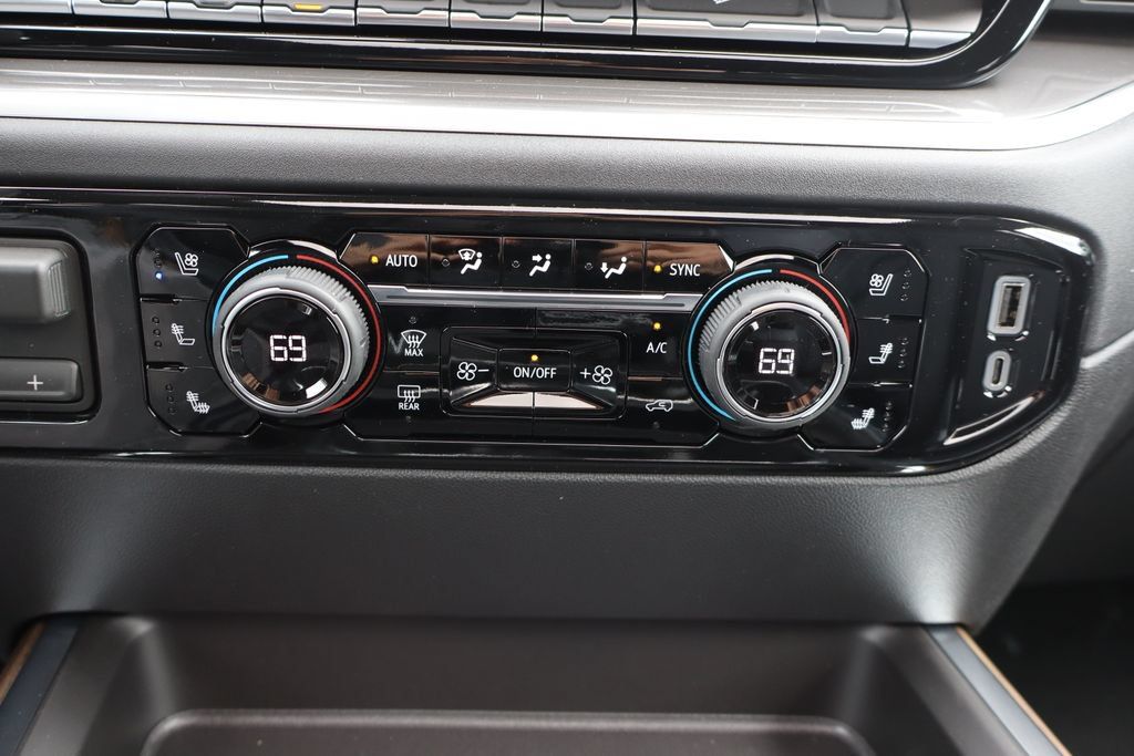 New 2026 Chevrolet Silverado 3500 High Country w/ Technology Package AWD/4WD image 11