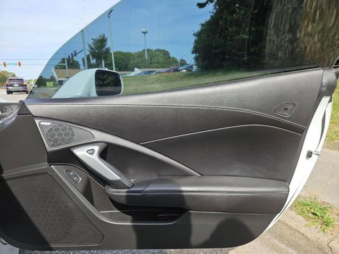 Used 2019 Chevrolet Corvette Stingray Coupe w/ 1LT RWD image 19
