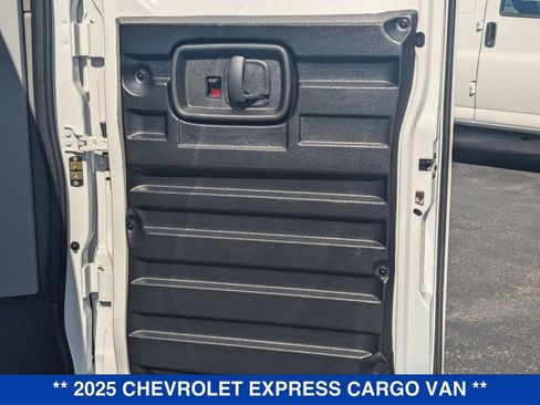 New 2025 Chevrolet Express 3500 Extended RWD image 30