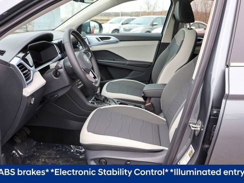 Used 2025 Volkswagen Taos SE AWD/4WD image 5