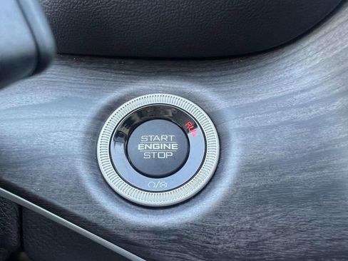 Used 2023 Jeep Grand Cherokee Limited w/ Black Appearance Package image 28