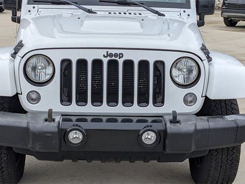 Used 2015 Jeep Wrangler Unlimited Sahara image 9