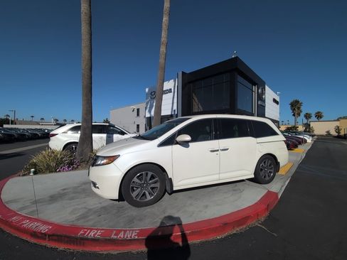 Used 2016 Honda Odyssey Touring Elite image 6