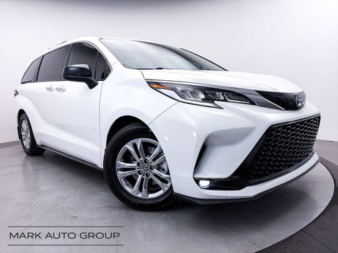 Used 2022 Toyota Sienna XSE w/ XSE Plus Package AWD/4WD image 1