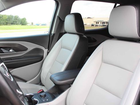 Used 2023 GMC Terrain SLT FWD image 28