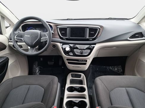 Certified 2023 Chrysler Voyager LX FWD image 11