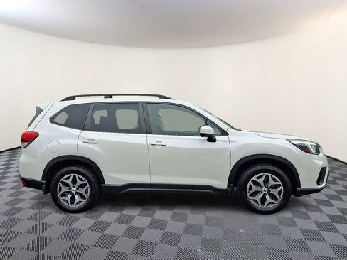 Used 2020 Subaru Forester Premium AWD/4WD image 10