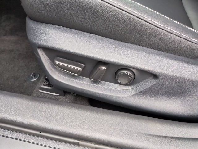 Used 2026 Toyota Camry SE w/ Convenience Package FWD image 15