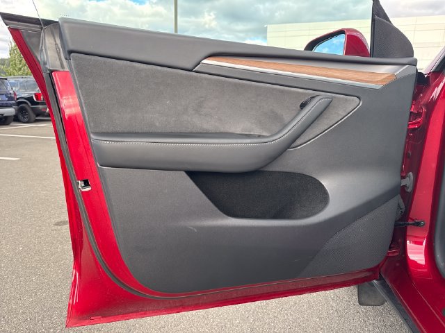 Used 2024 Tesla Model Y Long Range AWD/4WD image 18