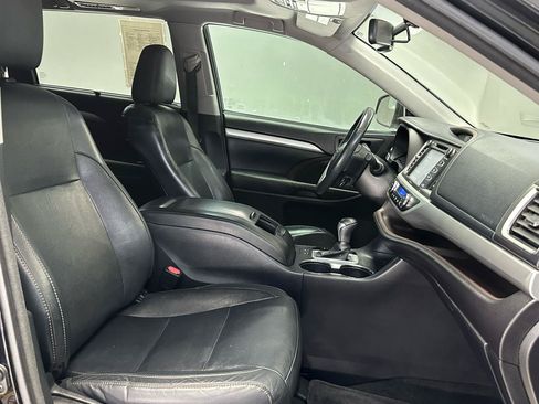 Used 2015 Toyota Highlander XLE FWD image 10
