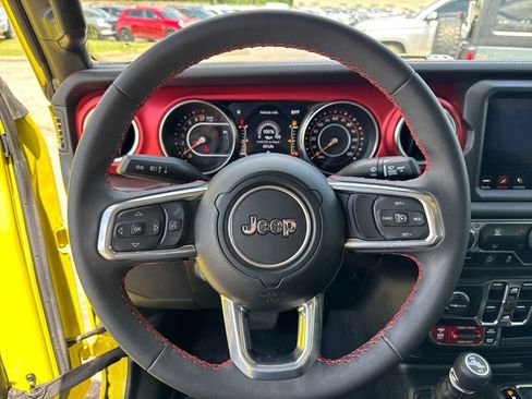 Used 2023 Jeep Gladiator Rubicon AWD/4WD image 8