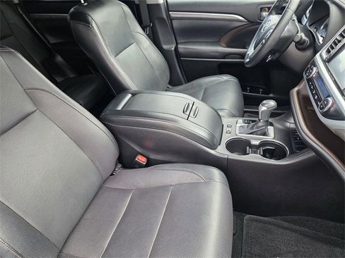 Used 2018 Toyota Highlander Limited image 11