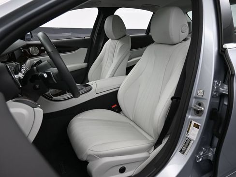 Used 2023 Mercedes-Benz E 350 4MATIC Sedan image 5