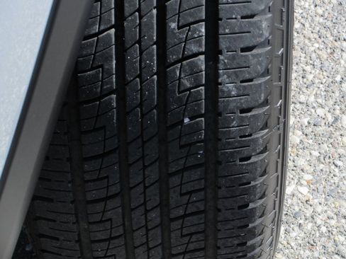 Used 2024 Jeep Grand Cherokee Limited image 5