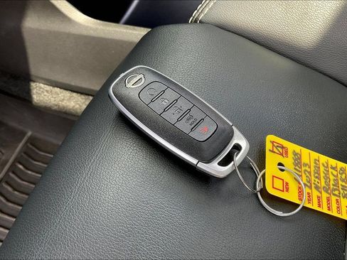 Used 2023 Nissan Rogue SL AWD/4WD image 32