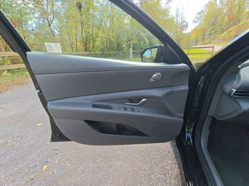 Used 2024 Hyundai Elantra SEL image 14