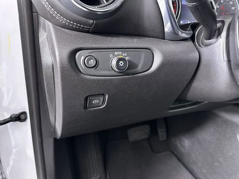 Used 2025 Chevrolet Blazer LT FWD image 18