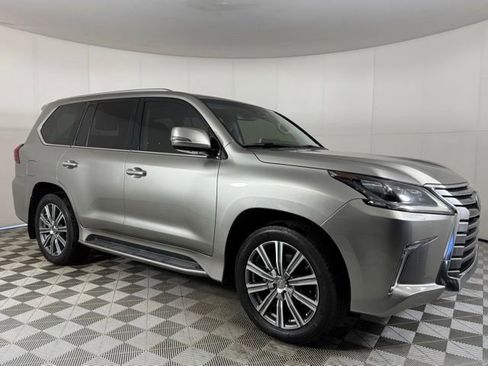 Used 2017 Lexus LX 570 4WD image 6