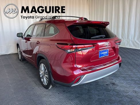 Used 2023 Toyota Highlander Platinum image 30
